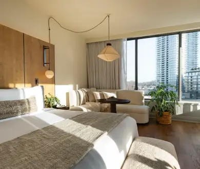 https://www.starwoodhotels.com/sites/default/files/styles/390x330/public/brandfolder/j3p5tk8js3rwtvg4t9gn3/1_Hotel_Bumsted_394h1280.webp?itok=nFiVbMj5